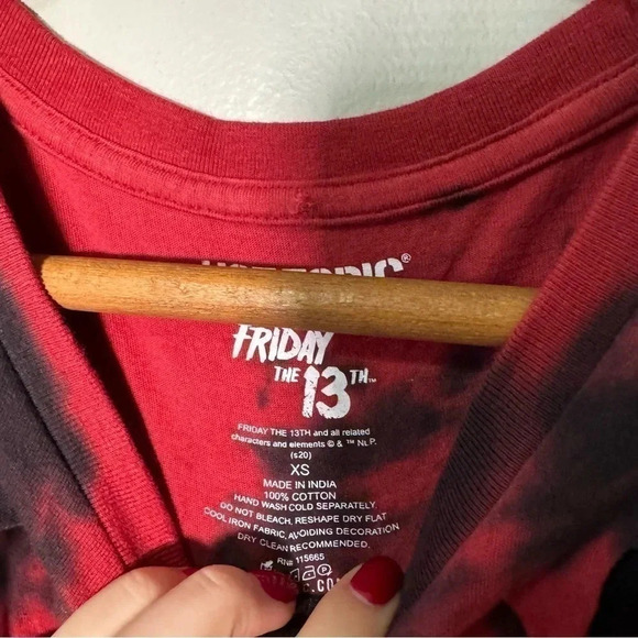5/$25 🎀 Hot topic Friday the 13th tee XS - Picture 4 of 5